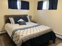 Lazy Lake Retreat 3 bed 2 bath. Includes sauna, kayaks, paddle boards, hot tub.