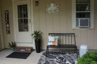 Charming, single-family getaway in Fisherman's Cove Community!