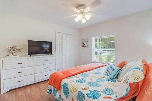 Cozy Cottage Near Beach Sleeps 9