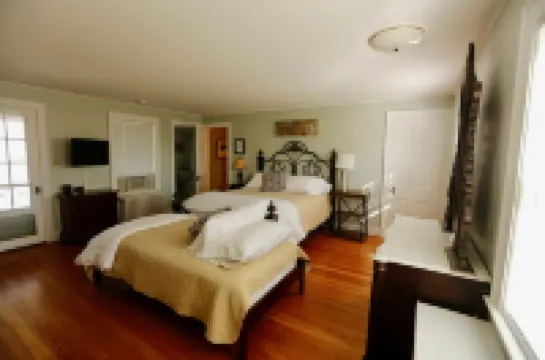 Destination, Overlooking Cooperstown, Large Grounds, 6.2 miles from Dreams Park.