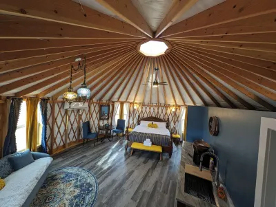 The "Mystic Yurt" privacy and comfort in the heart of Lake Powell activities! Hotels near Lake Powell