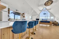 Modern 4 Bedroom A-Frame on 21 Private Acres Hotels in Ooltewah