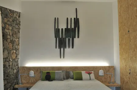 Villa con Piscina en Primera Linea de Costa_finca Ecologica