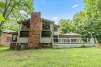 Attainable Convenient Serenity in South East Michigan West Suburbs