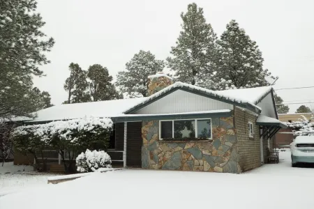 CherryHill Downtown HAUS: Super Clean - A/C - Techie Отели рядом с достопримечательностью «Обсерватория Лоуэлла»