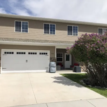 Quiet, comfortable, and central Cody location! Sleeps up to 5.