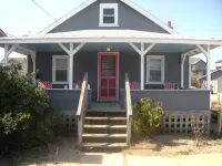 Cozy Cute Historic Sea Spray Cottage #1