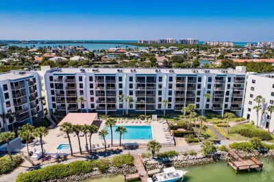 Beautiful Waterfront Vacation Private Condo 4th floor. Views and Amenities.