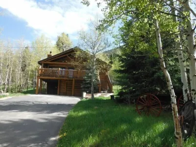 Family Friendly Property Nestled In An Aspen Grove