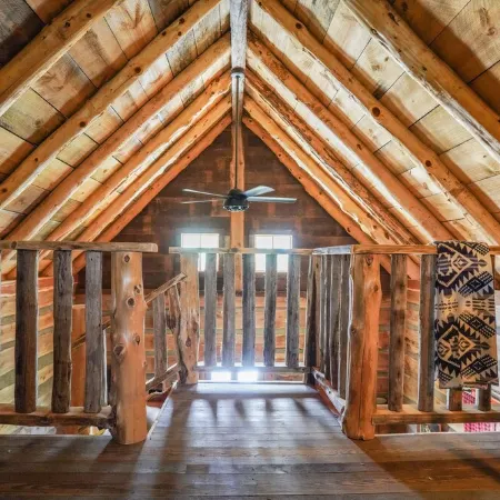 Cabin w modern upgrades next to the BEST wine, stars, peace, hot tub, relax