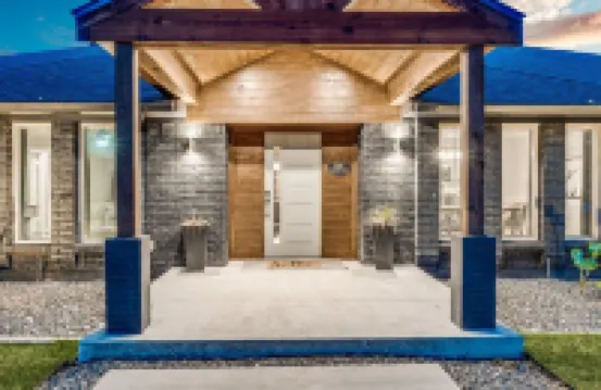 Heated Pool, Putting Green, Movie Theater and more! 4 bed/3 bath