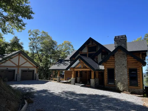 Spectacular mountain lodge with long mountain and lake views.  Sunset heaven!