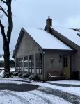A Hidden Gem! Cozy Cottage with huge Pool & Garden! 8 guest - 4 bedrooms-2 baths - Country Houses