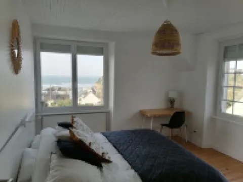 Spacious villa with sea view, 200 m from the beach.