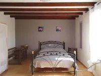 Gîte au Calme Sans Vis-à-vis Avec Grande Piscine Privative