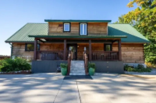 Majestic log home on 20 private acres near ski resort w/pool & hot tub