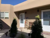 Spacious 950 sq ft 2 BR 1.7BA w/yard (Remodeled)