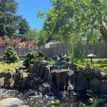 5-bedroom/3 bath home just 5 minutes to University of Oregon, patio/hot tub