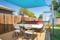 Downtown Home with scenic patio Hotels in West San Antonio