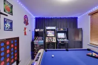 Pocono Family Farmhouse w/king bed and game room! Hotels in Dreher Township