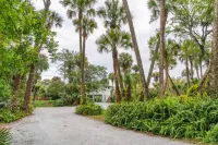 The Treehouse:Treeline View, Screened Porch, Private Balcony Hotel di Melbourne Village