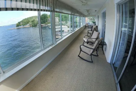 Lakefront living on the 4MM - Best views on the Lake!