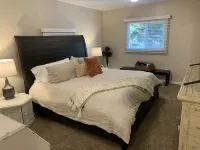 Completely renovated bungalow on South Hill steps from quaint downtown Wallace!! Hotels in Wallace