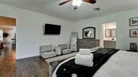 4 Bd w 3 King 4Ba 1.2acres htd salt pool private!