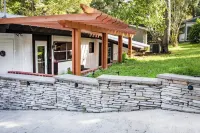 Equestrian Lakefront Cottage