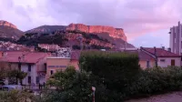 Cassis center apartment la rade, behind the harbor, nice view and parking
