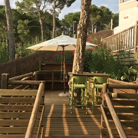 Luxury, self contained, airconditioned studio with private terrace & use of pool