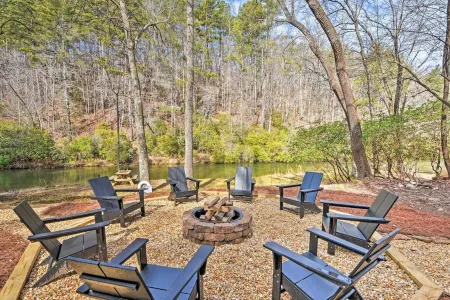 The Rainbow Lodge- Riverfront, Fiber, HotTub, Fish, DogOK, Game Room, Movie Room