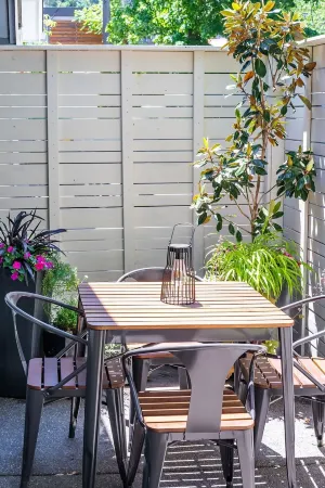 Courtside Cottage - WalkScore 93 - Dog Friendly