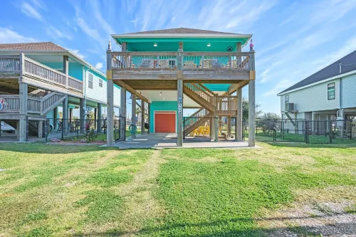 Cozy Beach Retreat on Bolivar Peninsula