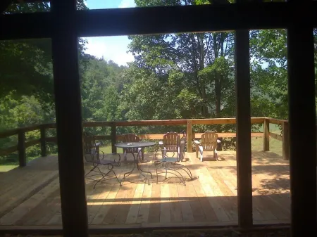 T Lea Farm: Your serene Luxury *73-Acre Vacation Retreat great for bikers too!