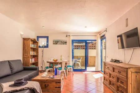 Unique Moroccan  style detached villa with  private pool n a prestigious area! Отели рядом с достопримечательностью «Seven Pints»