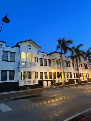 Chic & Cozy River District Townhouse