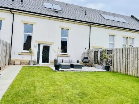 By Loch Leven Heritage Trail. Easy drive to Edinburgh, St. Andrews & Fife. Отели рядом с достопримечательностью «Portmoak Moss»