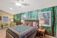 Close to downtown and Syracuse University with fire pit! Hotels near سيراكيوز