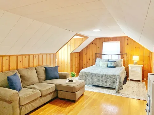 Cozy, Convenient, & Comfortable Retreat w/ Firepit, Hammock, Ping Pong, & Coffee