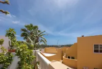 Large, bright and quiet with terrace, 3 bedrooms, 3 bathrooms, wifi.