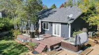 Hot Tub, Luxury King Bed & Yard Games ~ Quiet & Serene w Incredible Yard