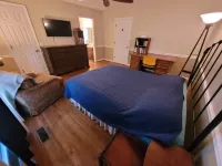 Riverside Getaway - Enjoy Quiet Life Right on the Duck River