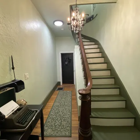 Roomy Themed 3Br Historic Salem, Near Boston, with Parking, Walk to Attractions. Отели рядом с достопримечательностью «Музей Пибоди в Эссексе»