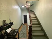 Lallys House, Historic Salem. Steps from common & Halloween events-Themed rooms!