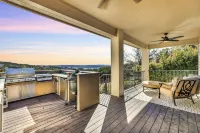 Panoramic views of Lake Travis & TX Hill Country