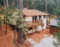 For the discerning guest. Cabin at Lilac Terrace 🌲⛷️with summer TH Lake Access. Hotels in Twain Harte