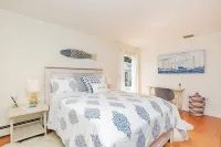 Shelter Island Retreat With Pool ...Close To Beach & Pet Friendly