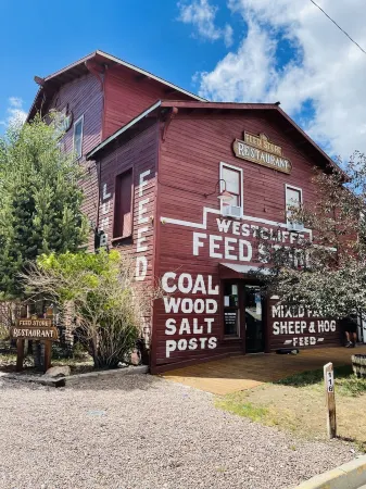 Historic Westcliffe Outpost Penthouse Apt 2bed/2bath