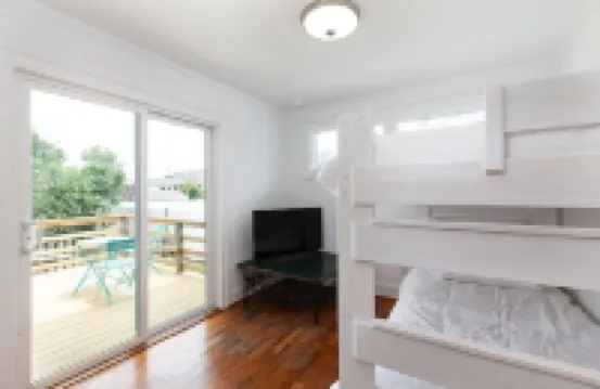 "Seadar" Cottage - A Mid-Century Beach Cutie!